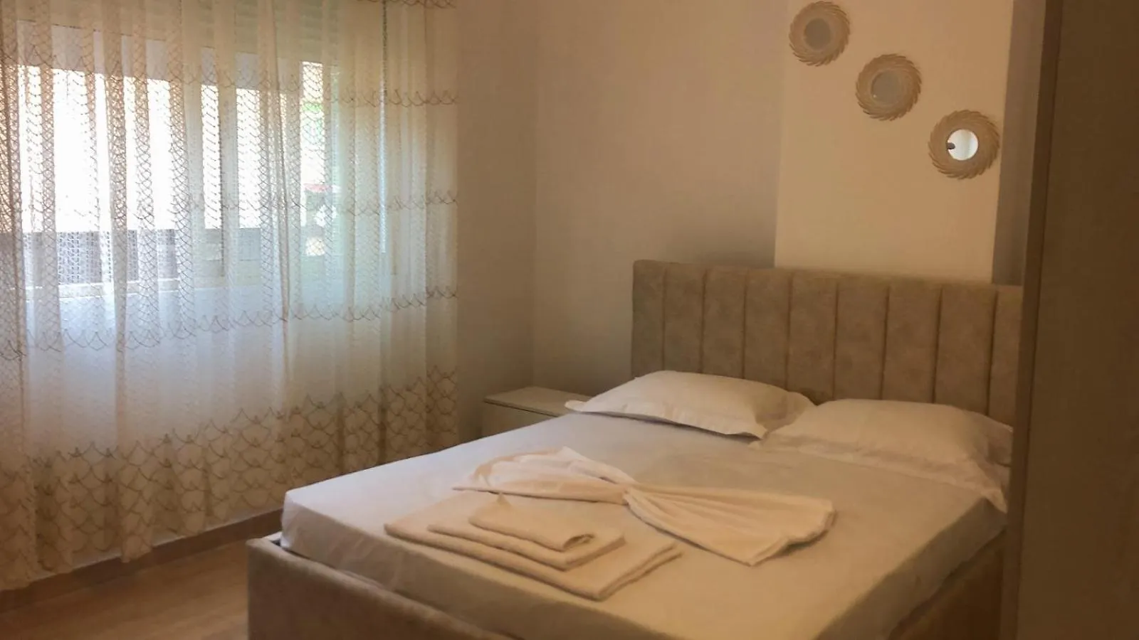 Apartment Center Guest House Vlorë